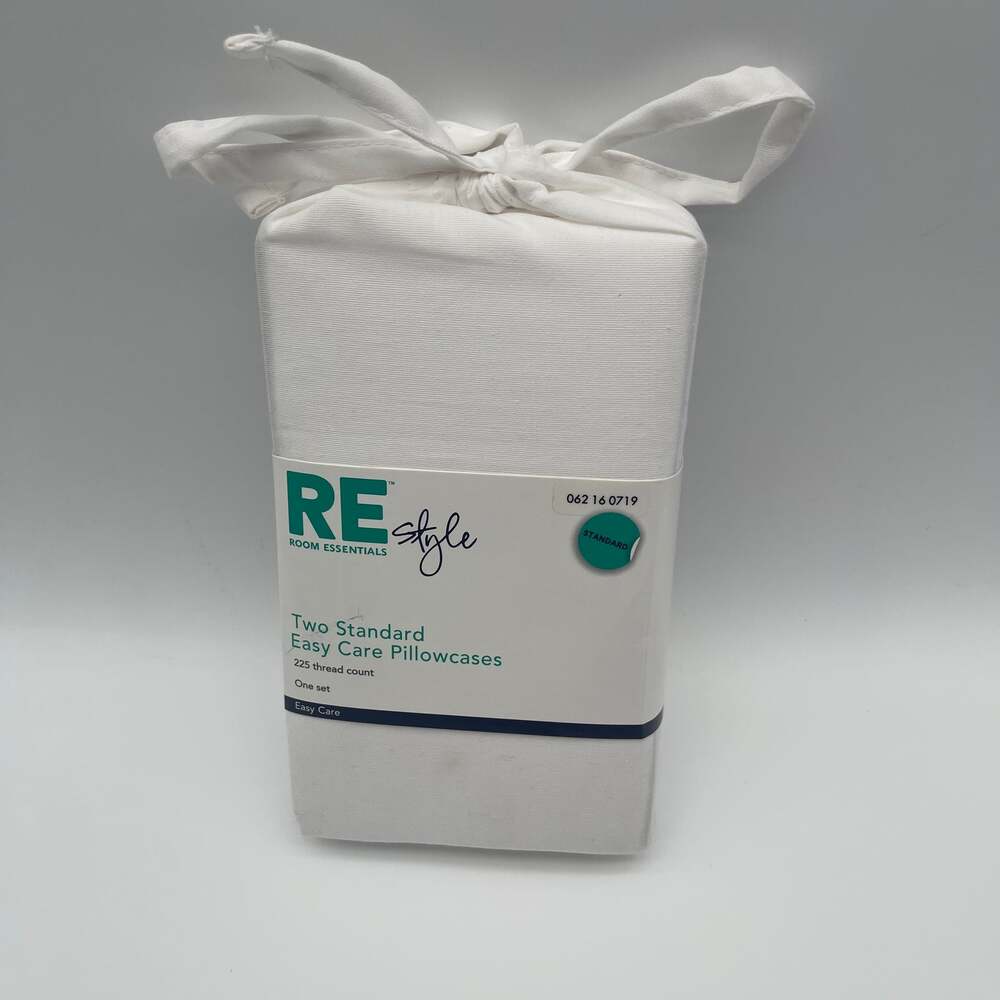 Room Essentials RE Style Two Standard Easy Care Pillowcases 225 Thread Count Whi